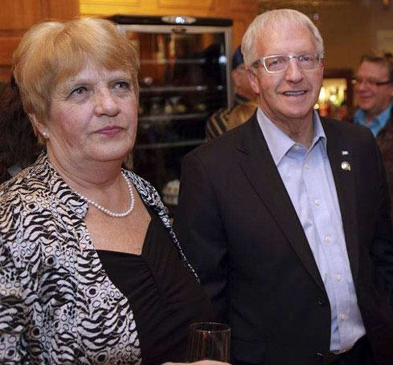 Émilien Pelletier et son épouse, Francine Lauzon, durant la soirée électorale de lundi au restaurant Le Parvis.