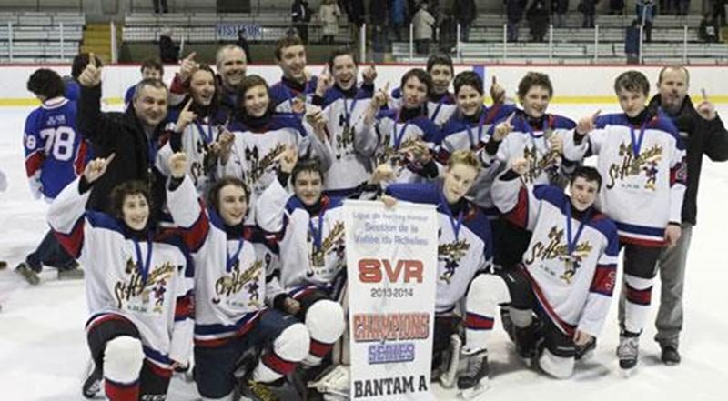 Huit équipes de Saint-Hyacinthe participent cette semaine au championnat régional et tentent du même coup de se qualifier pour le championnat interrégional. Sur la photo, les Cascades bantam A après leur triomphe en séries éliminatoires leur permettant d'accéder à l'étape régionale.