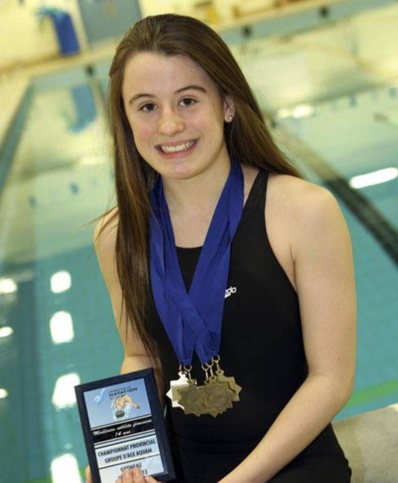 Sara Jade Lamontagne a remporté le titre de meilleure nageuse de 14 ans au Championnat provincial par groupe d'âge AQUAM à Gatineau, grâce à ses cinq médailles en autant de courses.