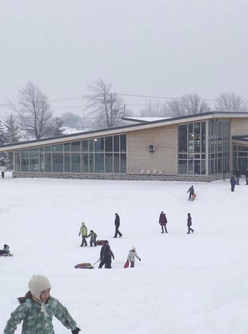 Le Parc Les Salines accueille pour la première fois, cet hiver, un programme d'initiation au ski alpin pour les enfants de 5 à 8 ans.