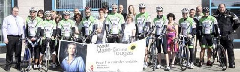 Les policiers et bénévoles du 16 e Tour cycliste des policiers de Laval ont fait escale à Saint-Hyacinthe le 28 mai pour cueillir un chèque de 6 000 $ offert par le magasin Germain Larivière. Le Tour cycliste 2013, auquel participait le Maskoutain d'origine Guy Ménard, a permis de remettre au Fonds Marie-Soleil Tougas une somme de 60 000 $, franchissant du même coup le cap du million de dollars amassés depuis la création de l’événement. Le Fonds Marie-Soleil Tougas vient en aide aux jeunes de to