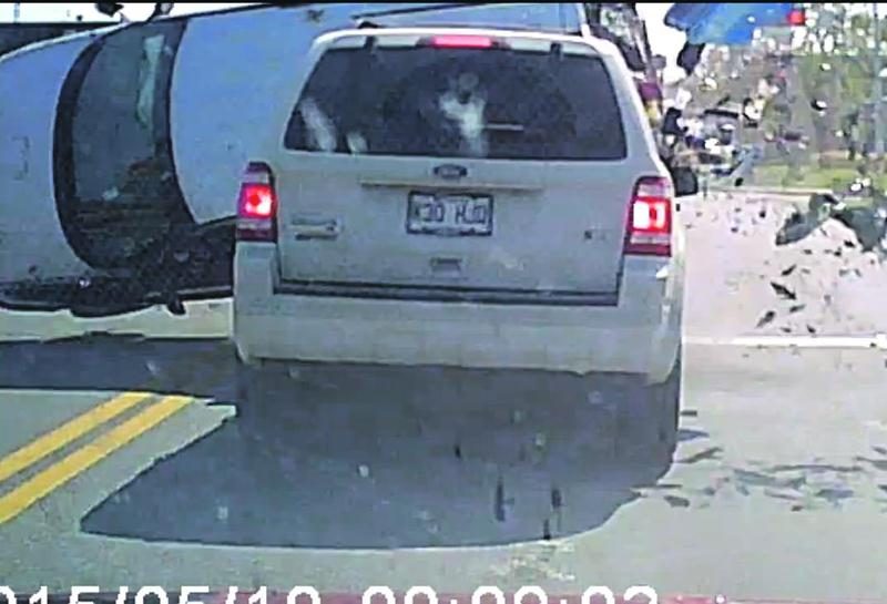 La scène a été captée par la DashCam d’Alain Blanchette. La vidéo diffusée sur Facebook a été partagée plus de 1 550 fois. Capture d’écran
