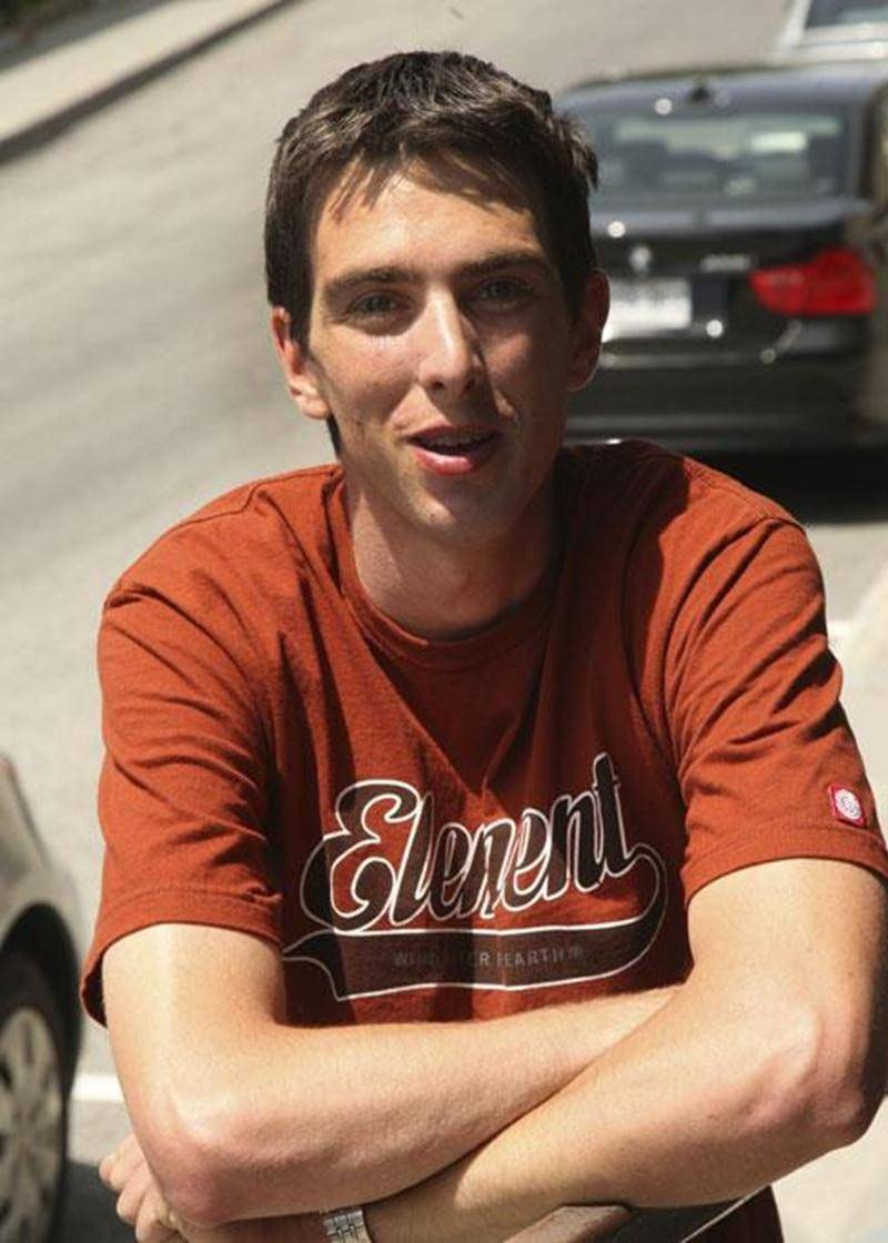 Victime de plusieurs fractures lors de son accident en octobre 2011 à la piste Sanair à Saint-Pie, Alex Bulhmann se remet sur pied plus rapidement que prévu.