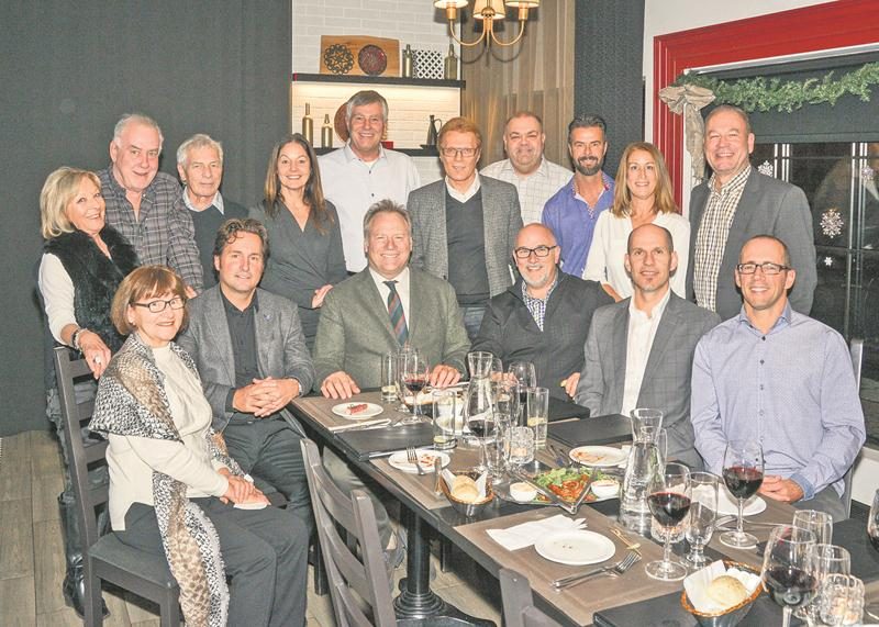 Les bienfaiteurs du Club de tennis maskoutain se sont montrés généreux une fois de plus à l’occasion d’un souper soulignant le 10e anniversaire du Complexe de tennis Services financiers Guy Duhaime. Photo François Larivière | Le Courrier ©