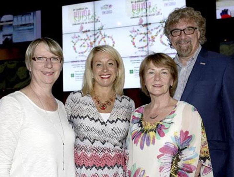 De gauche à droite : Christine Poirier, directrice générale de la Fondation Aline-Letendre; Anik Armand et Nicole Laplante, de Valeurs Mobilières Desjardins; et Marc Perrault, président de la Fondation.