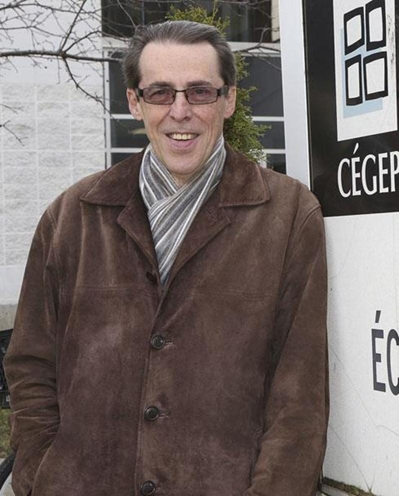 Le metteur en scène, comédien et professeur de théâtre Jacques Rossi enseigne son savoir aux étudiants de l'École de théâtre du Cégep de Saint-Hyacinthe depuis 28 ans.