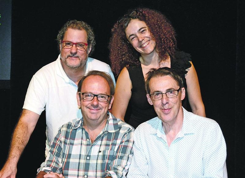 Voici les quatre metteurs en scène invités pour la saison 2015-2016 de l’École de théâtre du Cégep de Saint-Hyacinthe. À l’avant Benoit Vermeulen et Jacques Rossi. À l’arrière Alain Zouvi et Geneviève L. Blais. Photo François Larivière | Le Courrier ©