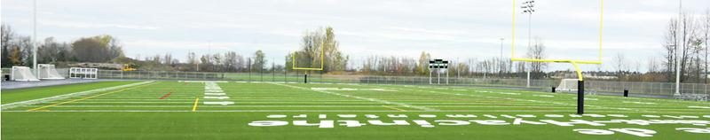 L’équipe de football des Lauréats du Cégep de Saint-Hyacinthe a foulé le nouveau terrain synthétique pour la première fois dimanche après-midi à l’occasion de sa dernière partie à domicile. Photo Robert Gosselin | Le Courrier ©