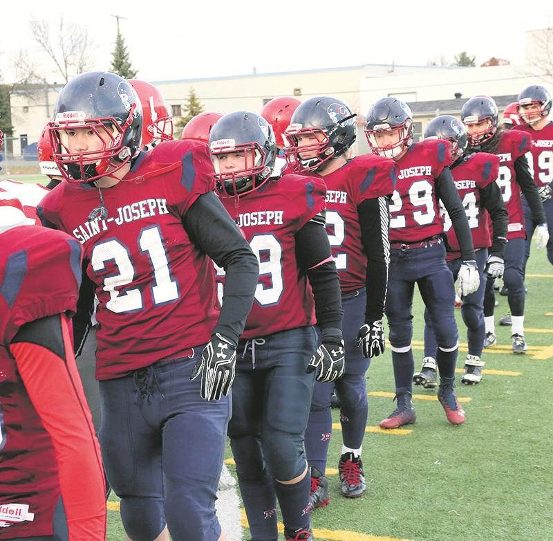 Certains joueurs étaient inconsolables après cette défaite lors du match ultime.  Photo Robert Gosselin | Le Courrier ©
