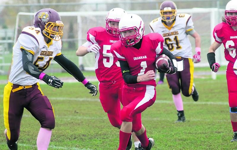 Le Drakkar de la PHD juvénile D3 a terminé sa saison parfaite par une victoire de 35 à 27 contre les Grenadiers de Châteauguay. Photo Robert Gosselin | Le Courrier ©