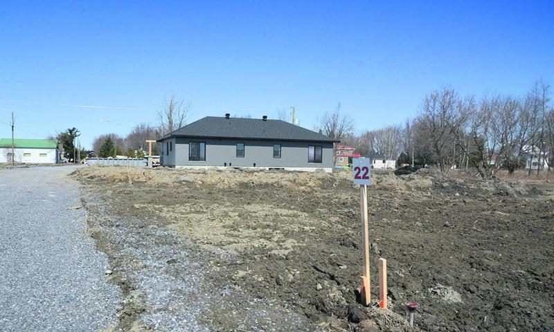 Cinq ans après le grand glissement, la construction résidentielle peut redémarrer à Saint-Jude. Photo François Larivière | Le Courrier ©