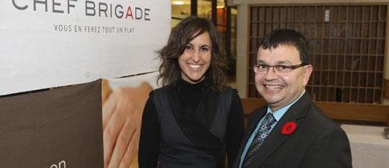La directrice générale d'Industrie gastronomique Cascajares, Janick Martin en compagnie du député de Lotbinière-Chutes-de-la-Chaudière, Jacques Gourde qui représente le gouvernement fédéral.