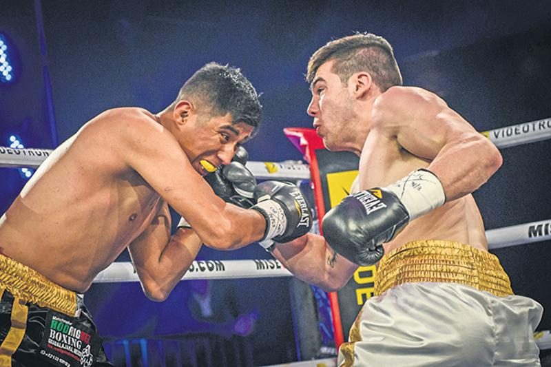 Raphaël Courchesne a réussi à démontrer la puissance de sa force de frappe face au Mexicain Luis Acuna Rojas. Photo Courtoisie Vincent Éthier - EOTTM