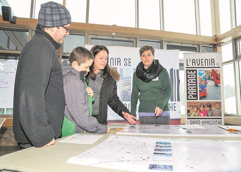 Le Centre d’écologie urbaine de Montréal a rencontré des utilisateurs du parc Les Salines le 10 février afin de sonder leurs opinions pour la Ville de Saint-Hyacinthe.  Photo François Larivière | Le Courrier ©