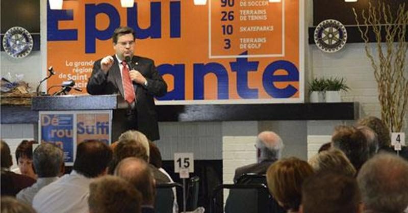 Le maire de Montréal Denis Coderre a fait salle comble lors d'un déjeuner-conférence tenu au Club de golf Saint-Hyacinthe.
