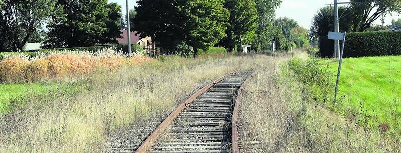 Le nouveau propriétaire de la voie ferrée Farnham - Sainte-Rosalie serait tenté de la remettre en exploitation, mais la MRC s’y oppose. Photo Robert Gosselin | Le Courrier ©