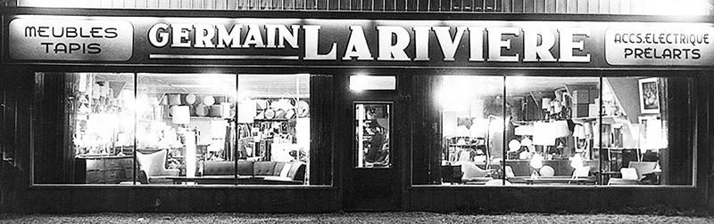 La façade du magasin dans les années 1960, avec la présentation d’innombrables produits meubles et luminaires. Le portrait d’une époque...
