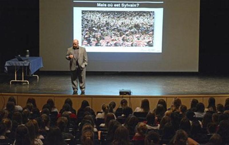 Sylvain Guimond, éducateur physique, ostéopathe et docteur en psychologie du sport, a rencontré les élèves de 4 e année du Collège Saint-Maurice.