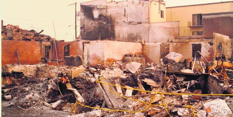 Même une fois le feu maîtrisé, le centre-ville de Saint-Hyacinthe avait des allures de zone de guerre tellement la destruction était grande. Photographe inconnu
