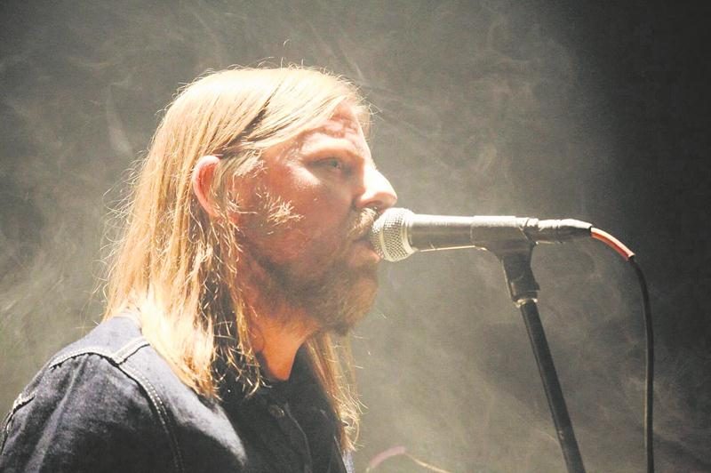 Après plus de quatre ans à jouer seul sur scène, on ne se surprend pas d’entendre que Solo Recordings Volume 3 est l’album le plus abouti de Steve Hill, qui arrive à donner l’impression qu’il a un groupe derrière lui.  Photo Olivier Dénommée