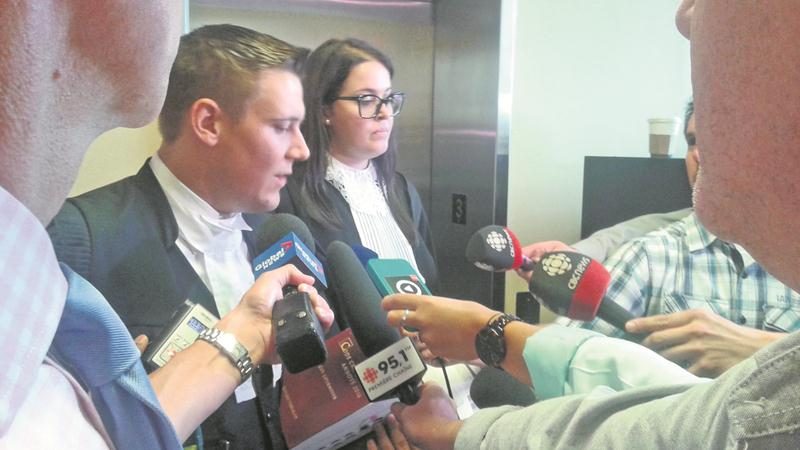 Compte tenu de la gravité des accusations qui pèsent contre les deux adolescents, une évaluation psychiatrique a été demandée par les avocats de la défense, Me Francis Savaria et Me Alex Lemay.