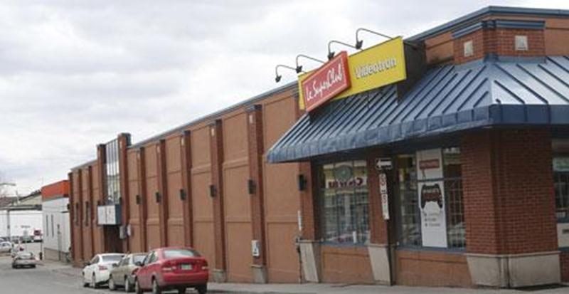 Selon la SDC du centre-ville, c'est dans l'ancienne Maison du bingo, à l'angle des rues Duclos et des Casacdes, que la Ville devrait loger les organismes culturels.