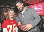 Un invité colossal à la Cage pour le Super Bowl
