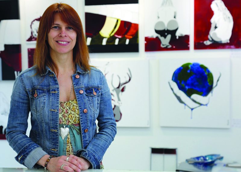 Les toiles de Sophie Côté ne sont plus à O en art, mais il sera possible d’en voir quelques-unes au Marché de l’art dès le samedi 3 juin.  Photo Robert Gosselin | Le Courrier ©