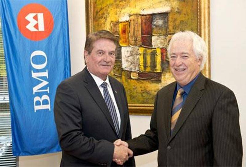Sur la photo, Jean Sylvestre, de BMO Banque de Montréal et Charles Bachand, président du Salon de l’agriculture.