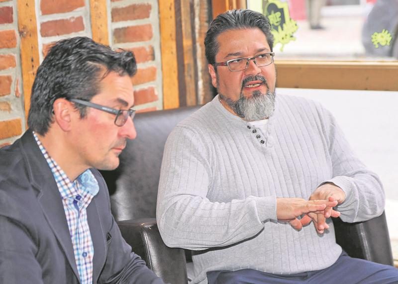 Simon Cusson et François Grisé ont annoncé que la SDC du centre-ville appuyait sans réserve le projet du CCM. Photo Robert Gosselin | Le Courrier ©