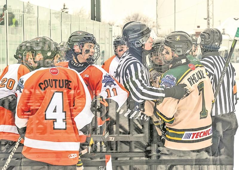 Les Gaulois et les Cantonniers ont fait honneur à leur rivalité avec un match très intense.  Photo François Larivière | Le Courrier ©