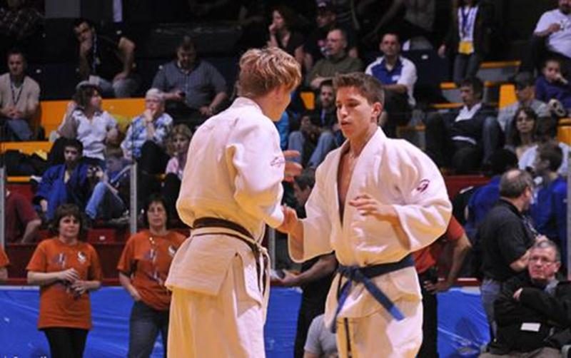 Jérémie Poirier (à droite) a grimpé sur la troisième marche du podium en U-17.
