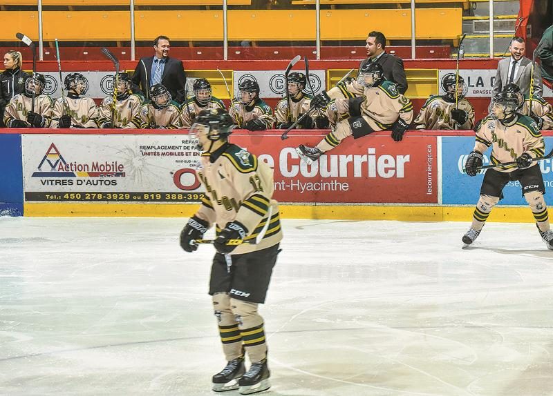 En raison des blessures, les Gaulois d’Antoine-Girouard ont dû faire appel à une vingtaine de joueurs affiliés durant la saison.   Photo François Larivière | Le Courrier ©