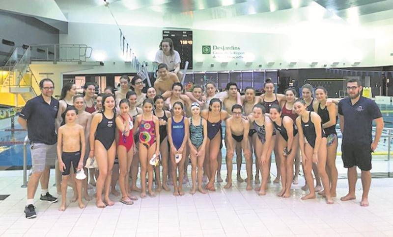 Près d’une trentaine de nageurs du CNSH ont pu s’entraîner en compagnie de Katerine Savard.  Photo Courtoisie