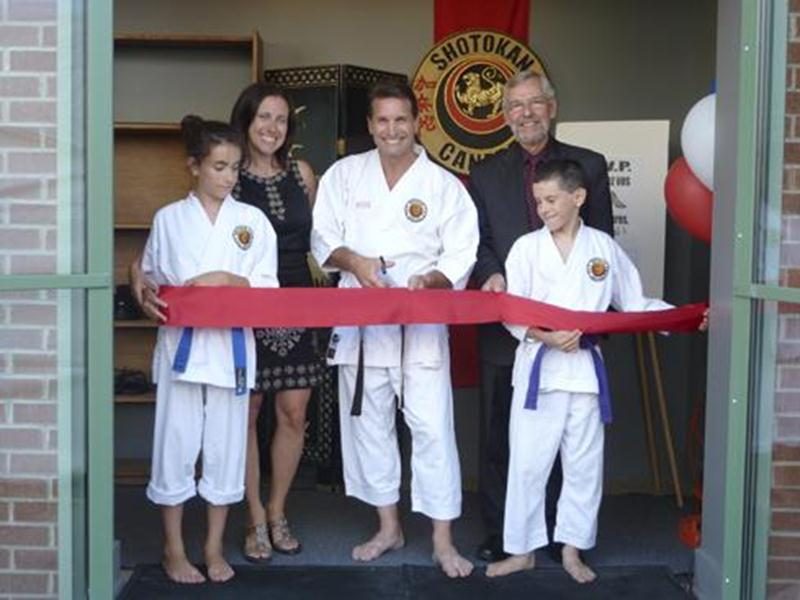 Le centre des arts martiaux Guy Brodeur a relocalisé récemment ses installations au 3050-6 boulevard Choquette à Saint-Hyacinthe. L'ouverture officielle a réuni Mariane Brodeur, Karine Archambault, Guy Brodeur, le maire Claude Bernier ainsi que William Brodeur.