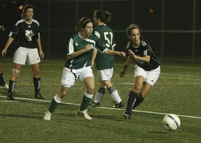 Émilie Borduas (à gauche) a marqué l'un des deux buts de l'Inter, samedi, contre Brossard.