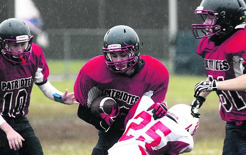 La pluie a compliqué le travail des six équipes qui ont foulé le terrain de l’école secondaire Saint-Joseph au cours du dernier week-end. Photo Robert Gosselin | Le Courrier ©
