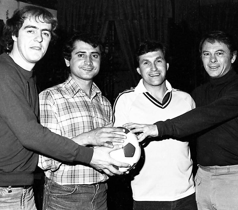 Début de saison 1982 du Milano avec André Bourgeois, Denis (Dyonisos) Vertzagyas, Michel Archambault et Jean-Pierre Le Gall. Photo CHSH – fonds Raymond Bélanger, photographe