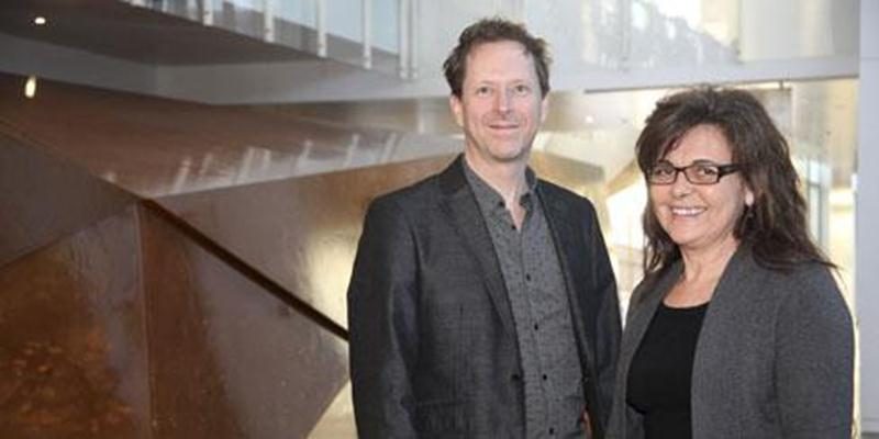 L'ensemble Les Violons d'Amérique, composé des musiciens Myriam Gagner, Guy Gagner et André Proulx, sera en spectacle dans le cadre de la soirée du Réveillon, le lundi 31 décembre, à la salle théâtre La Scène dès 21 h. Avec leur archet, ces violonistes animeront la soirée sur des rythmes jazz, populaires, classiques, traditionnels et même cubains. Un souper dansant avec en compagnie d'un orchestre de 16 musiciens se tiendra à 19 h 30 pour commencer la soirée. Pour réservation, on peut contacter