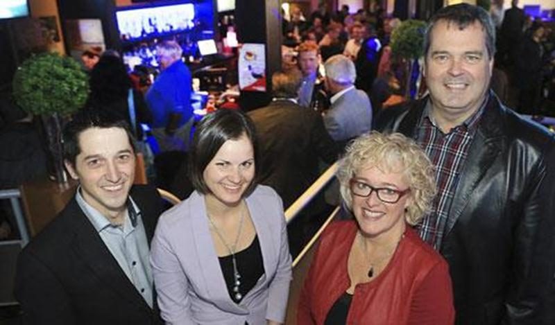La rôtisserie St-Hubert, située sur la rue Johnson Ouest, vient d'être rachetée par Steve Deslauriers, sa conjointe Sophie Leblanc, Johanne Faucher et Bernard Labbé.