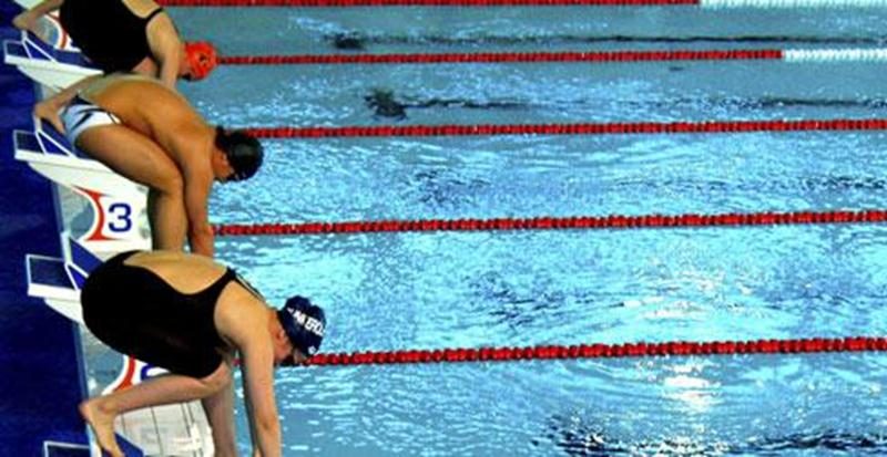 Les 1<sup>er</sup>, 2 et 3 mars, se tiendra le Championnat provincial Junior et Senior regroupant les meilleurs nageurs de la province âgés de 15 ans et plus. On y verra tous les styles de nage : papillon, dos crawlé, brasse et crawl (style libre) sur des distances variées, de même que des courses et des courses à relais. Une compétition relevée où vous serez témoin de l’agilité et de l’endurance des athlètes. À noter que les périodes de bain libre sont annulées dans le bassin compétitif pendant