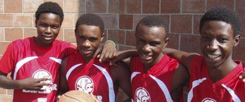 De nouveaux arrivants du Burundi ont relancé la popularité du basketball chez les garçons à Saint-Hyacinthe.