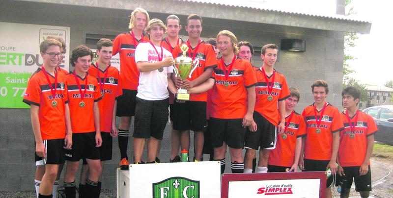 La formation de Douville a été couronnée chez les garçons du U17. Photo Courtoisie
