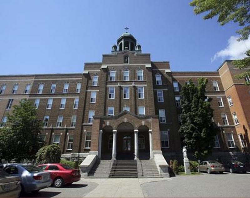 La Ville entrevoit le potentiel de la maison-mère des Soeurs de Saint-Joseph pour accueillir le CCM, mais préfère attendre les résultats de l'étude de faisabilité prévue pour 2015.
