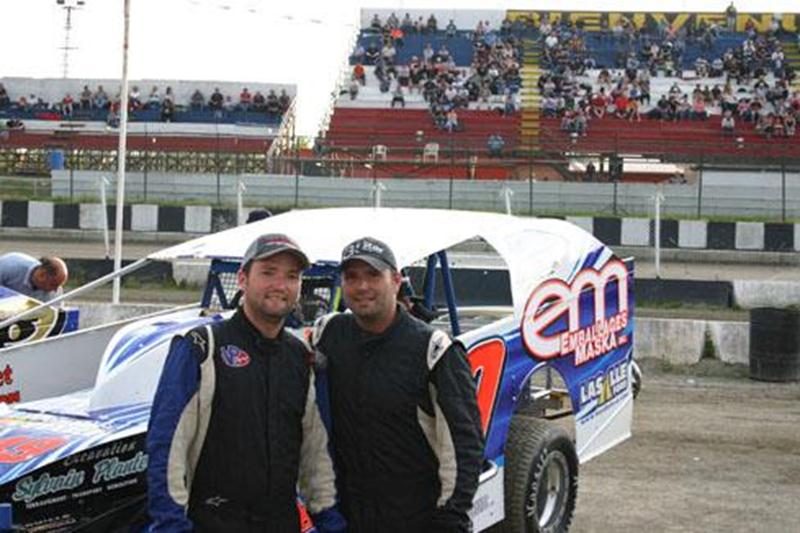 Les Maskoutains François et Steve Bernier ont conclu une saison extraordinaire sur le circuit de l'Autodrome Granby, le 2 septembre, en remportant le titre de champion de leur série respective. Dans la classe <em>Modifiés</em>, François a confirmé, au volant de son bolide #49, sa première place au classement général en plus de s'emparer des honneurs du championnat de la <em>Super Série</em>, qui comprenait aussi les épreuves des ovales de Saint-Marcel et Drummondville. Son frère aîné Steve a qua