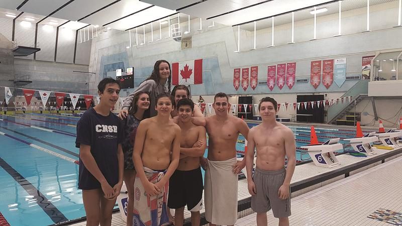 Les nageurs du Club de natation de Saint-Hyacinthe, Christophe Raymond, Juliette Godin, Jacob Dautrey, Justine Roy, Zachary Gosselin, German Gonzalez Martinez et Carl Martin accompagnés de William Allard du club Sorel-Tracy Natation (à droite). Photo Courtoisie Facebook