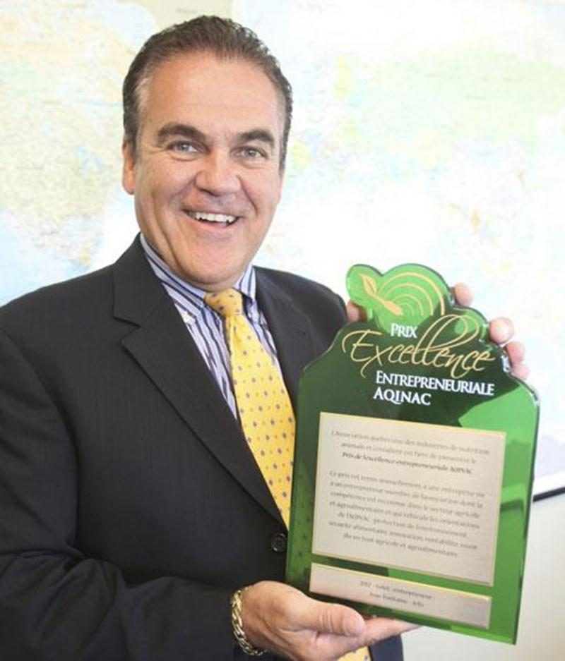 Jean Fontaine, président de Jefo, a reçu le Prix de l’excellence entrepreneuriale AQINAC 2012.