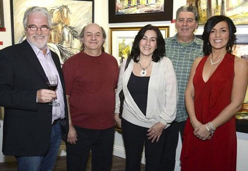 Quelques-uns des artistes qui exposent à la galerie. Dans l'ordre habituel : Robert Roy, Bernard Proulx, Anne-Marie Béliveau, Yves Ayotte et Manon Tétreault.
