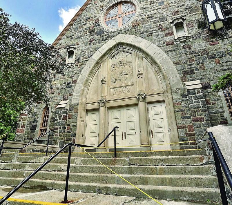 Des travaux importants seraient nécessaires pour garder l’église Sacré-Coeur ouverte plus longtemps. La Fabrique a préféré s’en départir au profit de la CSSH. Photo Robert Gosselin | Le Courrier ©