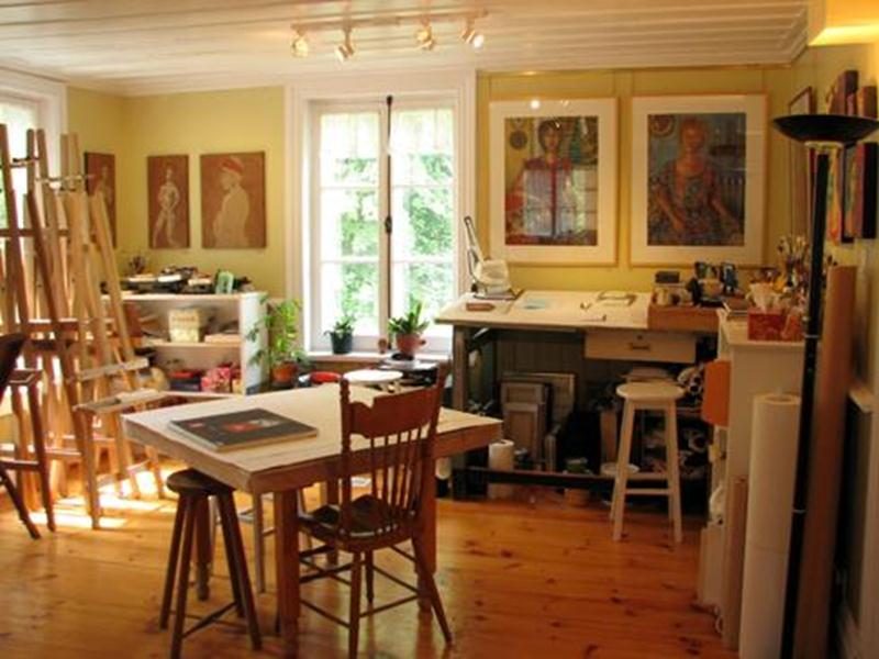 Gaëtane Dion, de Saint-Antoine-sur-Richelieu, tout comme les 21 autres artistes et artisans du Parcours des Arts ouvre les portes de son atelier. Allez découvrir ses personnages féminins stylisés.- 30 -